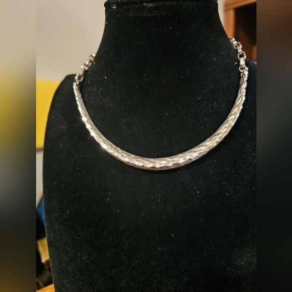 Vintage silver tone hammered colar necklace - Picture 3 of 6